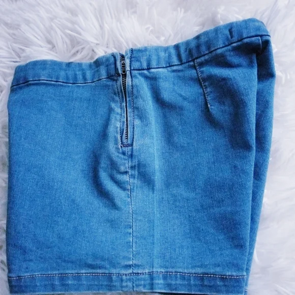 Free People Women's Jeans Shorts with Zip Closure - Picture 4 of 4